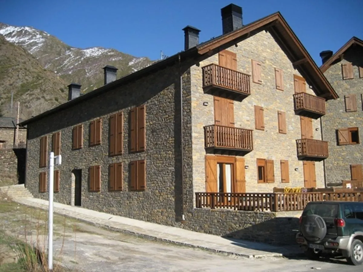 La Buhardilla De Isavarre contacts